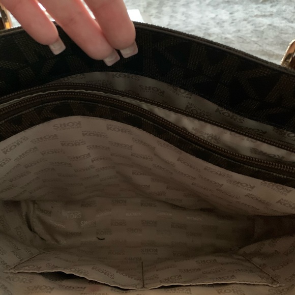 Michael kors purse - Picture 3 of 5